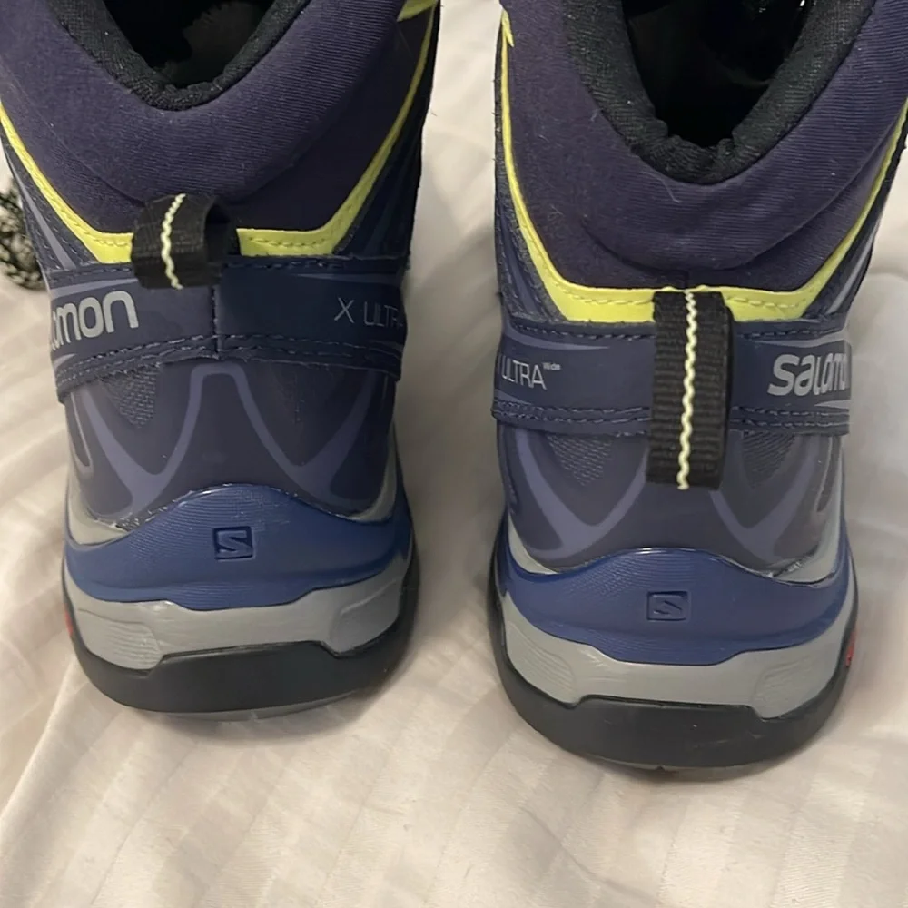 Salomon Womens Ultra Goretex high top never used but no tag. Lightweight shoe - Picture 3 of 9